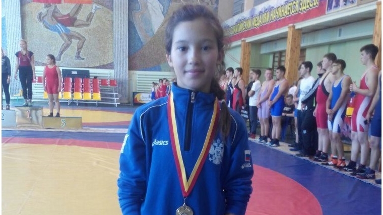 Анастасия Лапшина – серебряный призёр первенства Европы по вольной борьбе среди школьников