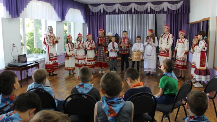 В преддверии Дня Республики чебоксарские школьники познакомились с чувашскими народными традициями