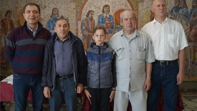 Петров Вячеслав - лучший юниор турнира памяти многократного чемпиона по шахматам Э.Липатова Петров Вячеслав - лучший юниор турнира памяти многократного чемпиона по шахматам Э.Липатова