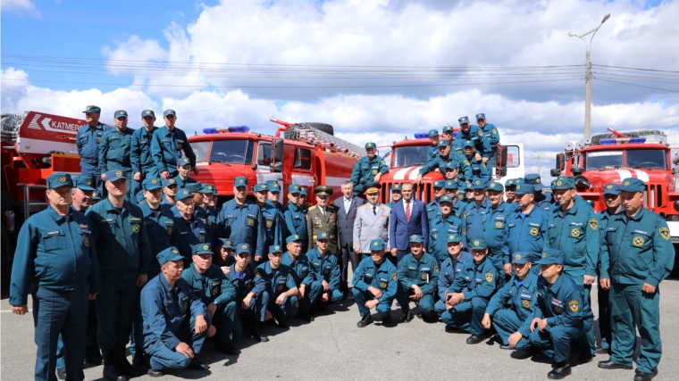 Глава Чувашии Михаил Игнатьев вручил огнеборцам республики ключи от 26 новых автомобилей