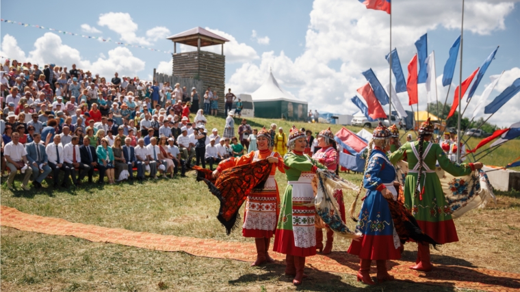 Глава Чувашии принял участие в Тихвинской ярмарке и празднике «Акатуй» в Цивильском районе