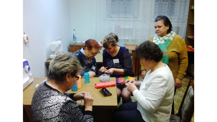 В Новочебоксарском ЦСОН продолжает свою работу клуб "Мастерица"