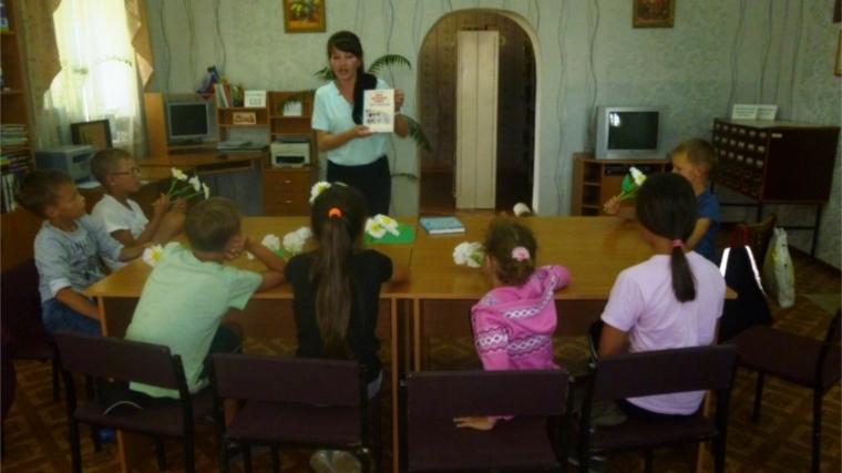 6 июля читатели Юськасинской сельской библиотеки собрались на мастер-класс "Ромашки счастья"