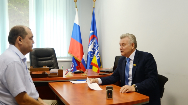 Прием граждан провел Председатель Государственного Совета Чувашской Республики Валерий Филимонов