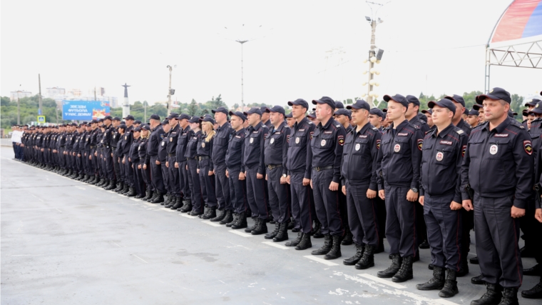 На Красной площади г. Чебоксары прошла встреча сводных отрядов полиции МВД по Чувашской Республике