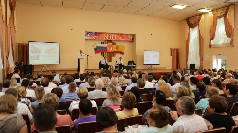 Михаил Игнатьев принял участие в совещании по подведению итогов социально-экономического развития города Алатыря в I полугодии 2018 года