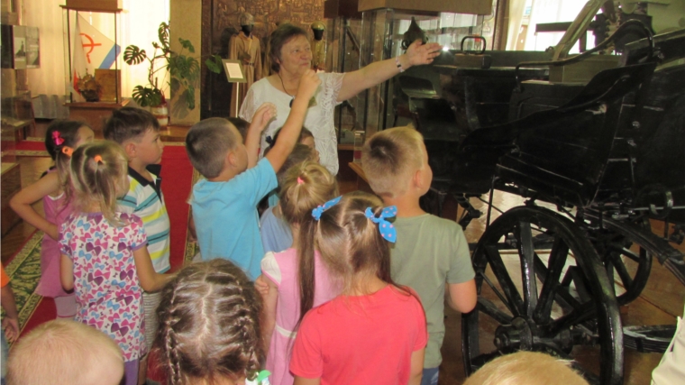 Городской проект «Живые уроки»: дошкольники столицы посетили музей В.И. Чапаева.