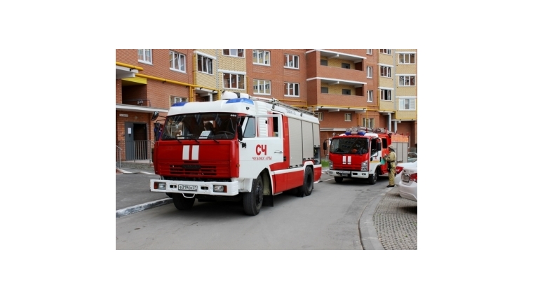 Московский район: огнеборцы отработали способы спасения людей и тушения пожаров в высотных зданиях