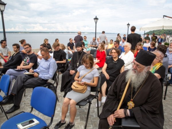 Горожане приняли участие в обсуждении развития исторической части Московской набережной ("Чебоксары.ру")
