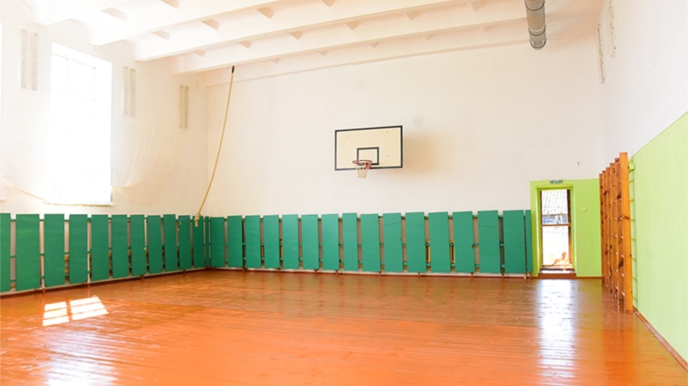 В школах Ибресинского района ремонтируются спортзалы