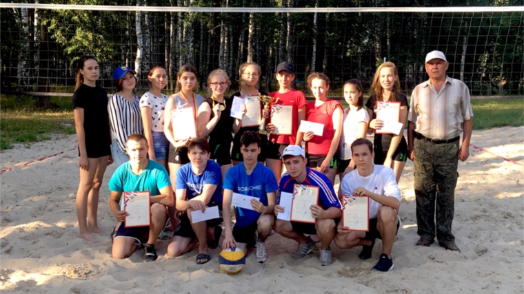 В преддверии Дня физкультурника прошли районные соревнования по пляжному волейболу