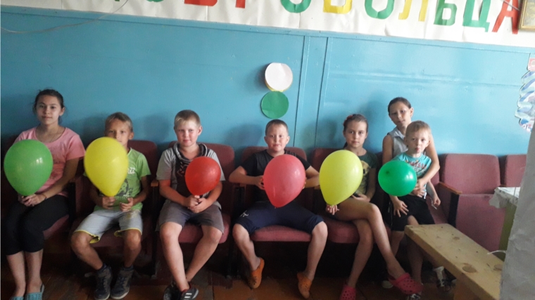 В рамках проведения мероприятий по программе "Лето, творчество, досуг" в Мыслецком сельском клубе провели викторину "Красный,желтый, зеленый"