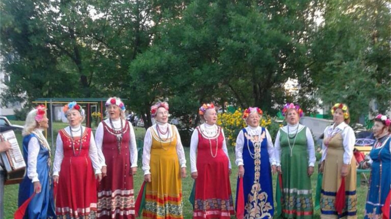 Во дворах Московского района проходят праздничные мероприятия, приуроченные ко Дню города