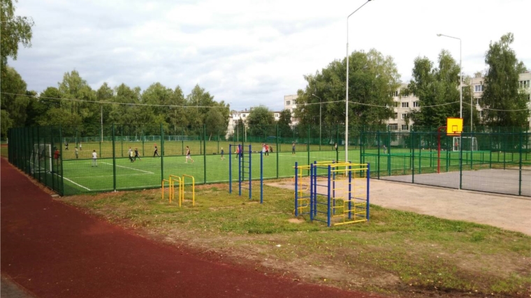 В подарок горожанам: в преддверии Дня города Чебоксары при столичной школе № 27 состоится открытие новой футбольной площадки
