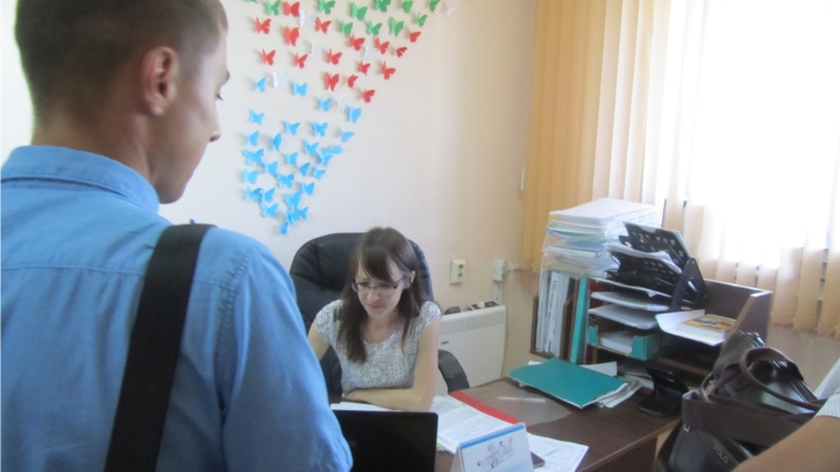 В Калининском районе проверены два предприятия торговли на предмет неформальной занятости