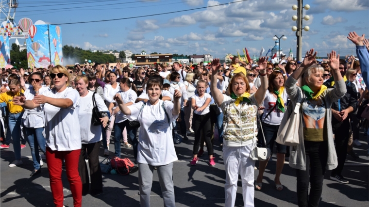 Жители Московского района г. Чебоксары – участники спортивной акции «Зарядка со звездой»
