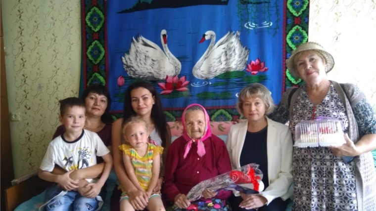 В День города Чебоксары долгожители Калининского района получили поздравления с юбилеями