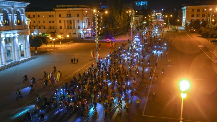 По ночным Чебоксарам проехал праздничный велопробег в честь Дня города