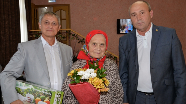 Труженице тыла Анастасии Афанасьевне Филипповой из Батыревского района – 90 лет
