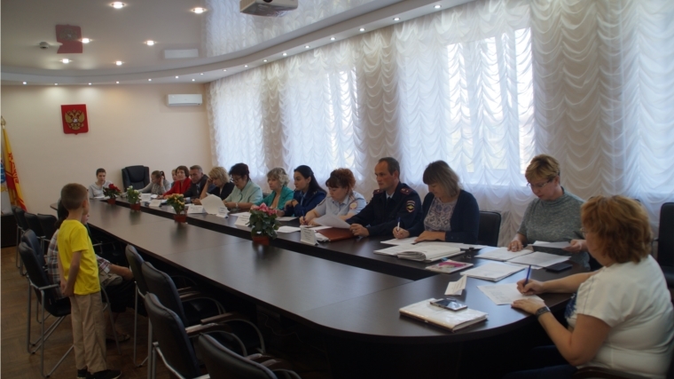 В Калининском районе г. Чебоксары состоялось заседание комиссии по делам несовершеннолетних