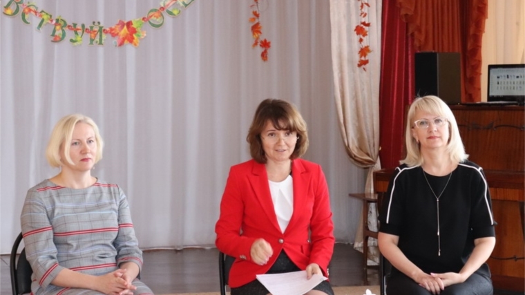 Заместитель министра Надежда Никандрова приняла участие в Едином информационном дне в Алатыре