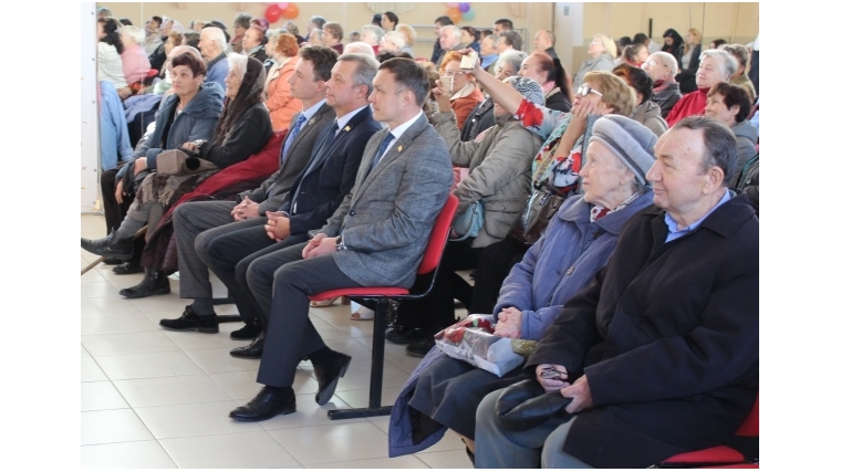 Депутаты Андрей Александров и Николай Николаев поздравили жителей округа с Днём пожилых людей