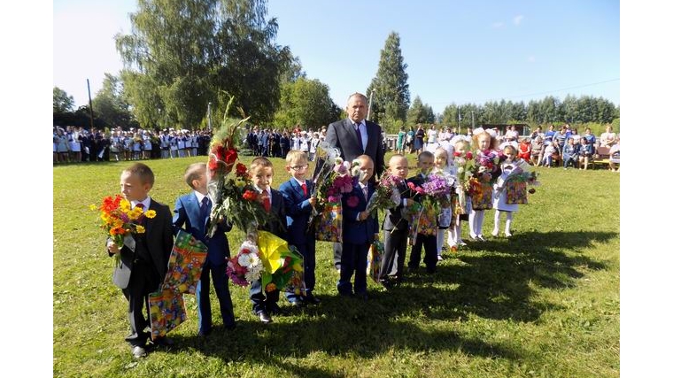 Поздравление Врио главы Тарханского сельского поселения Ивана Данилова с Днем учителя