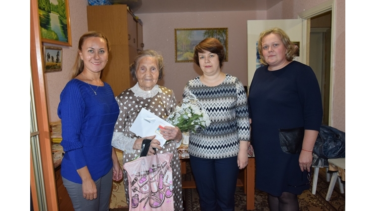 В Московском районе участницу Великой Отечественной войны поздравили с 95-летним юбилеем