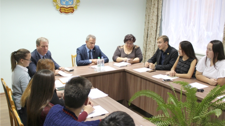 Развитие Московского района депутат Андрей Александров обсудил с Молодежным правительством