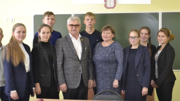 Валерий Иванов в рамках Единого информационного дня встретился с жителями Янтиковского района