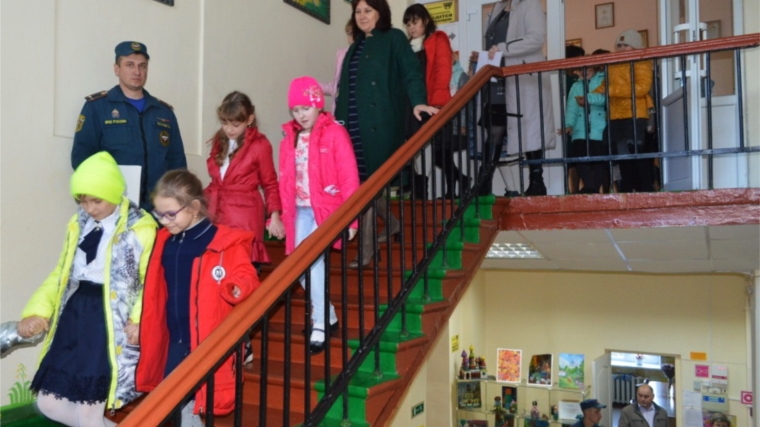 Учебный сигнал тревоги прозвучал в Детской школе искусств города Алатырь