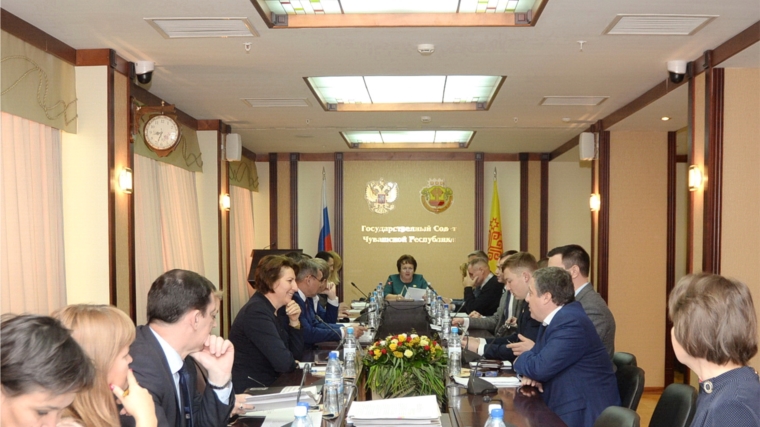 Альбина Егорова провела заседание Комитета Государственного Совета Чувашской Республики по бюджету, финансам и налогам