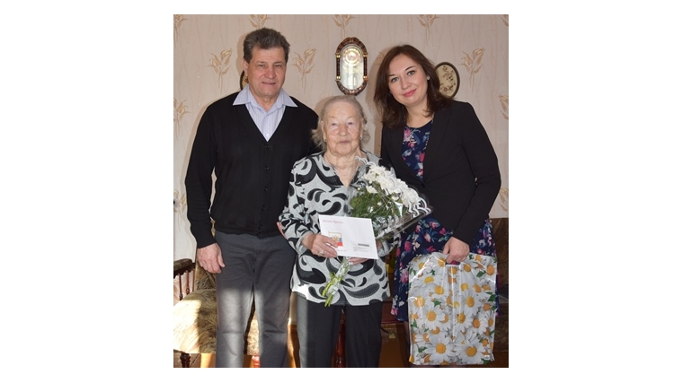 Долгожительницу Московского района г. Чебоксары Эвелину Васильеву поздравили с 90-летним юбилеем