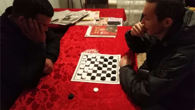 Игра в шашки в Большетаябинском СДК