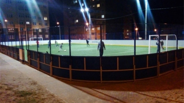 В Калининском районе прошла товарищеская игра по мини-футболу на универсальной площадке по пр. Соляное,14