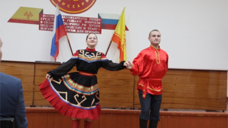 Танцевальный дуэт «Емет» на традиционном мероприятии- День призывника в военном комиссариате