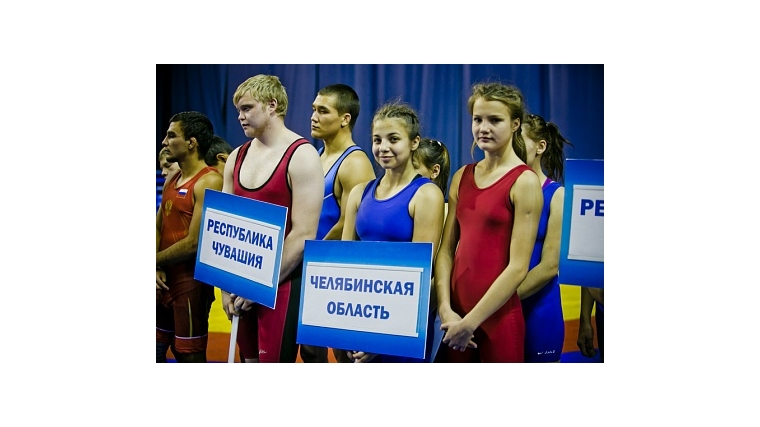 Борцы вольного стиля завоевали медали на всероссийском турнире в Оренбурге