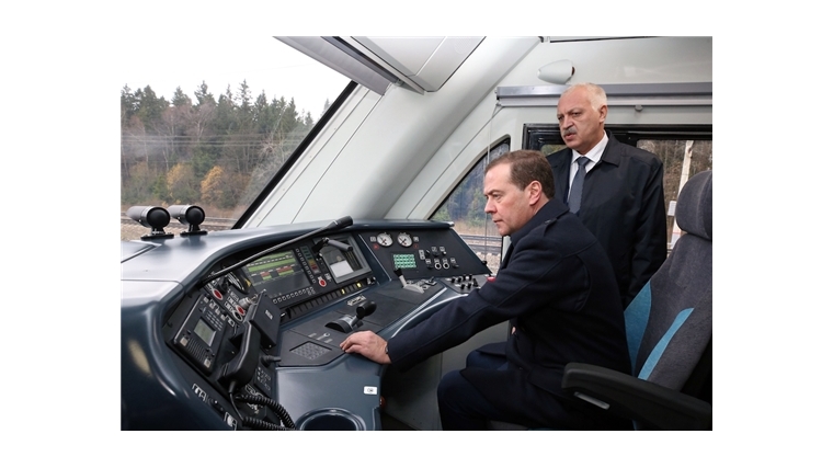 Дмитрию Медведеву показали новый электропоезд «Иволга», созданный при участии АО «ЭЛАРА»