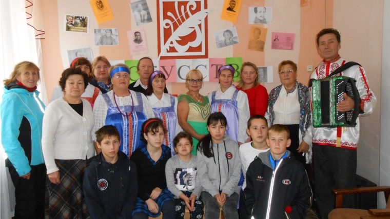 Ходарская сельская библиотека и СДК провели праздничную программу «Единым духом мы сильны…»