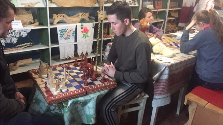 Игры любителей шашек и шахмат в Калайкасинском СК.