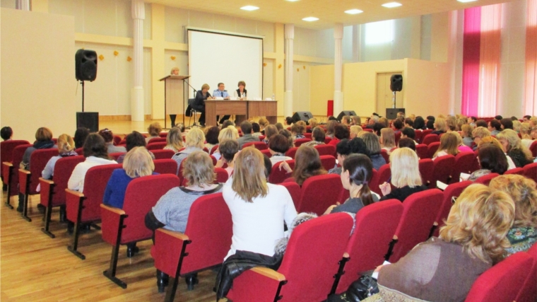 В Чебоксарах прошло информационно-методическое совещание по профилактике девиантного поведения обучающихся
