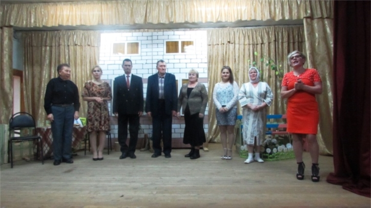 Выступление Ибресинского народного театра «Ваш выход» на сцене Новочурашевского центрального Дома культуры