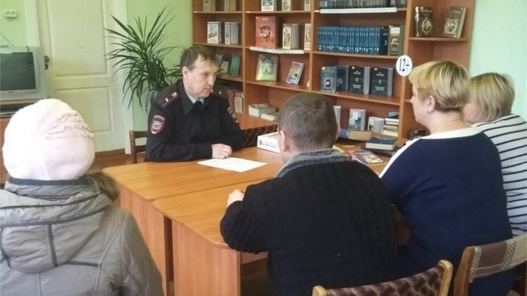 Участковые уполномоченные МО МВД России «Шумерлинский» проводят встречи с населением