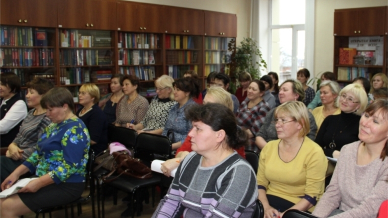 В Центральной библиотеке состоялась встреча сотрудника УПФР в Чебоксарском районе (межрайонное) с библиотекарями района