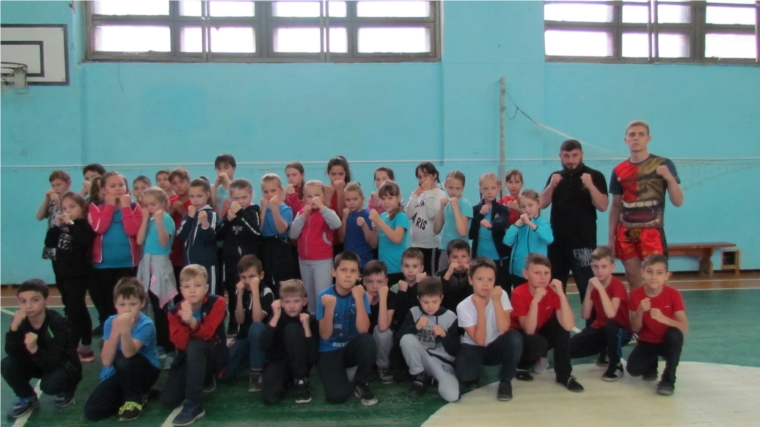 «Молодежь за здоровый образ жизни»: в чебоксарской школе проведен мастер-класс по смешанным единоборствам