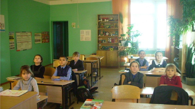 Информационный час «Наша безопасность в информационном пространстве» в Нижнекумашкинской сельской библиотеке