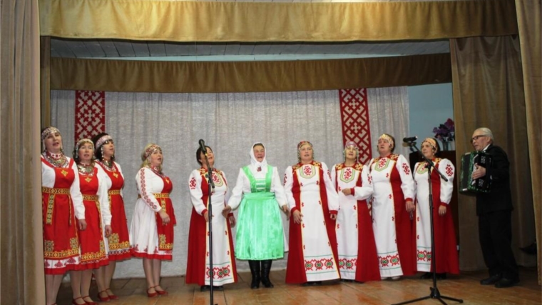 Артисты Юнгинского СДК на сцене Молкачкасинского СК с концертом «Тавах сире, аннесем!»
