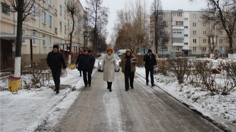 Рабочая группа во главе с Ольгой Чепрасовой провела очередное обследование дворовых территорий и улиц Новочебоксарска