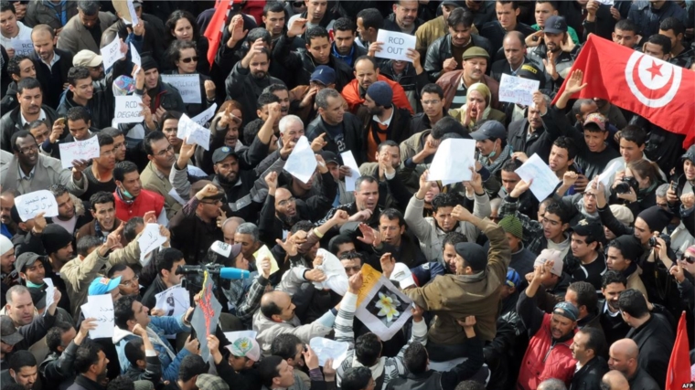 Госслужащие Туниса объявили забастовку
