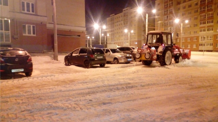 В Калининском районе г. Чебоксары продолжается уборка снега
